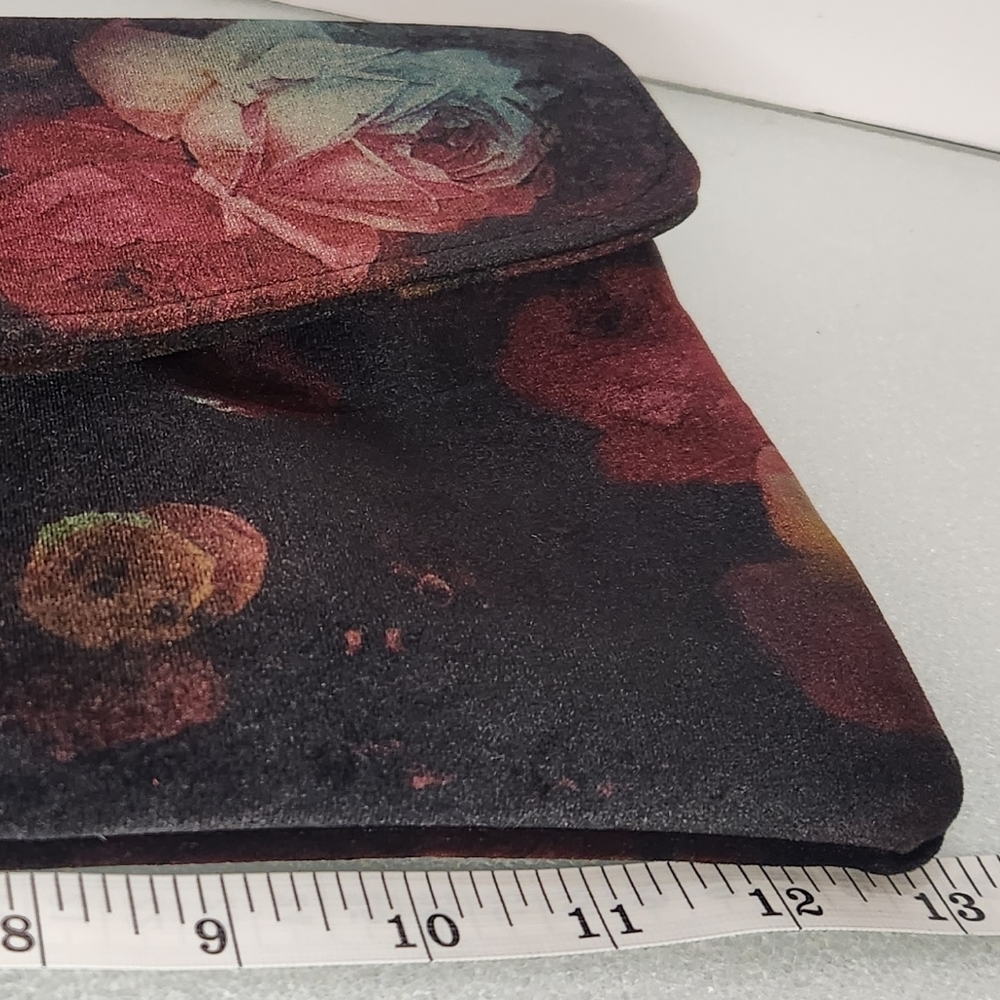 Velvet black w red rose pattern‎ flap closure clutch w hidden strap hooks - Picture 7 of 7